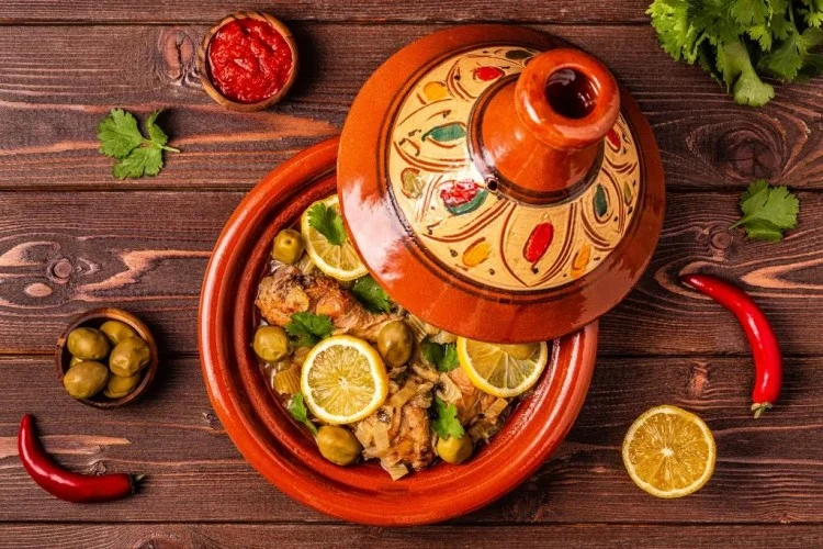 طاجن الدجاج المغربي بالليمون: وصفة أصيلة خطوة بخطوة