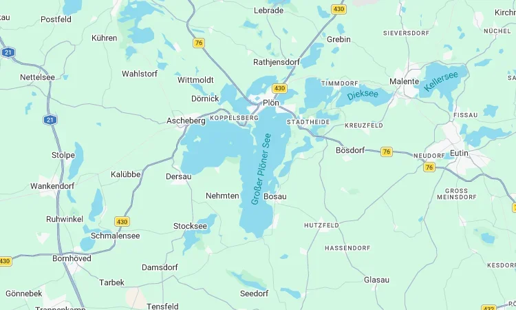 Map showing Plön's location in Northern Germany between Kiel and Lübeck