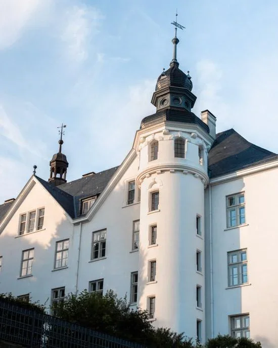 Plön Castle overlooking the lake landscape from its hilltop position